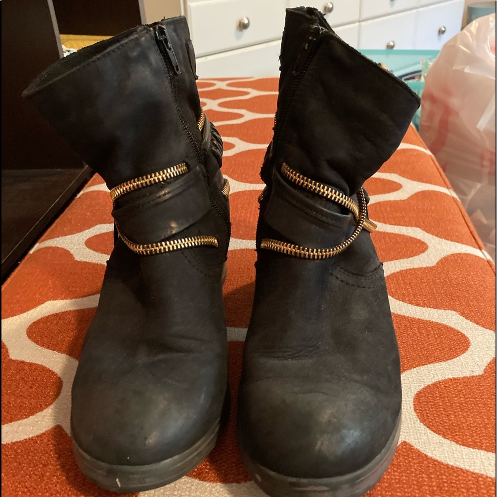 ZIP UP BOOTIES